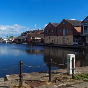  Apartment Charming Quayside Apartment In Exeter, Devon United Kingdom